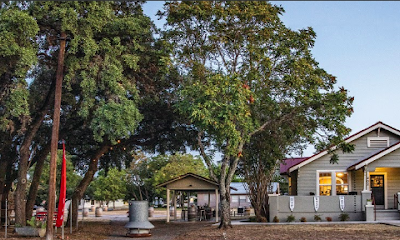 Farmhouse Vineyards Marketplace & “Tipsy” Trailer