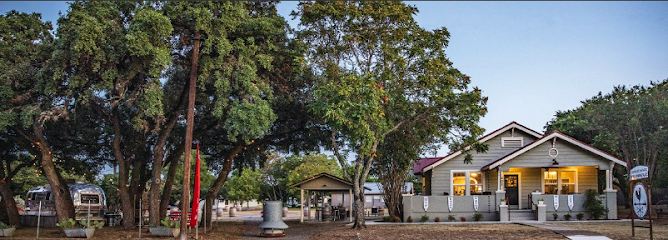 Farmhouse Vineyards Marketplace & “Tipsy” Trailer