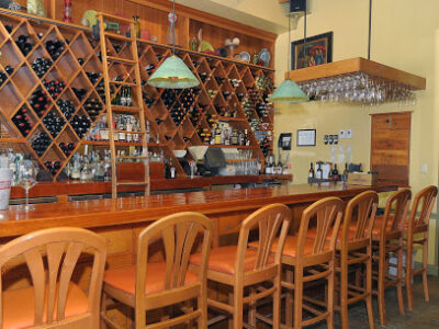MT's Local Kitchen & Wine Bar